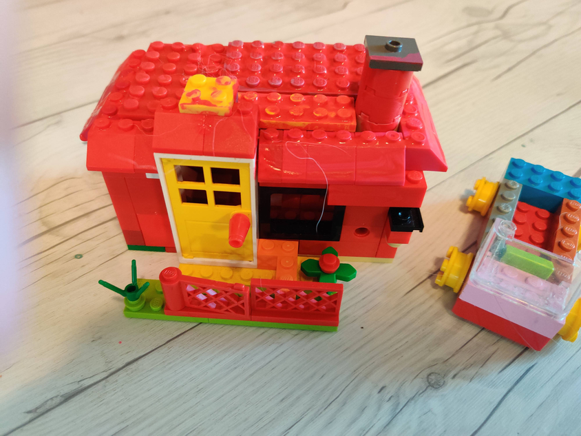 Lego sales red house