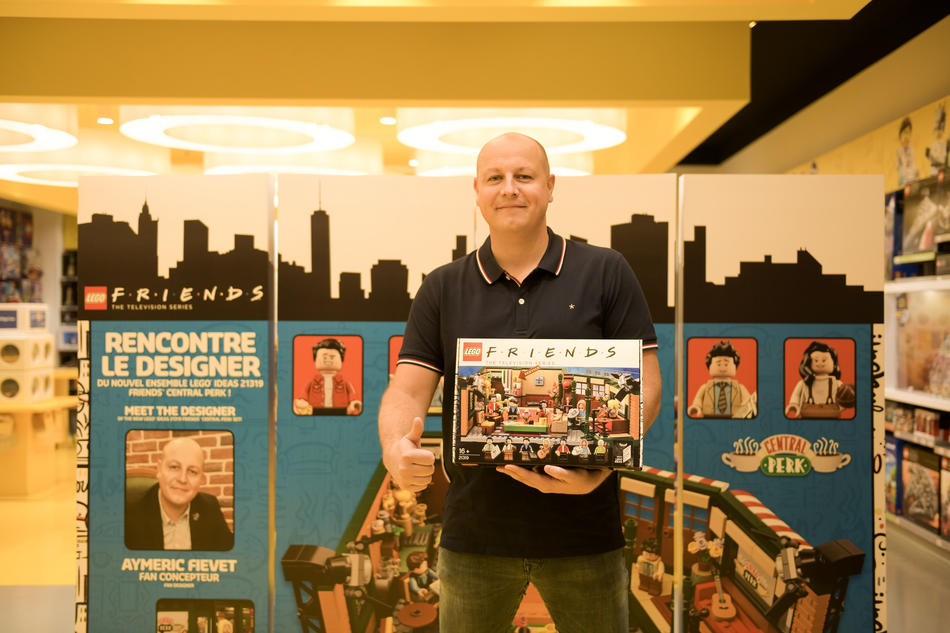 LEGO IDEAS - Blog - Central Perk Signing Event - Paris