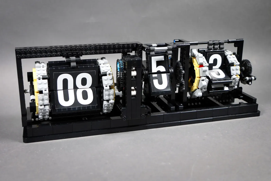 LEGO IDEAS Mechanical Flip Clock