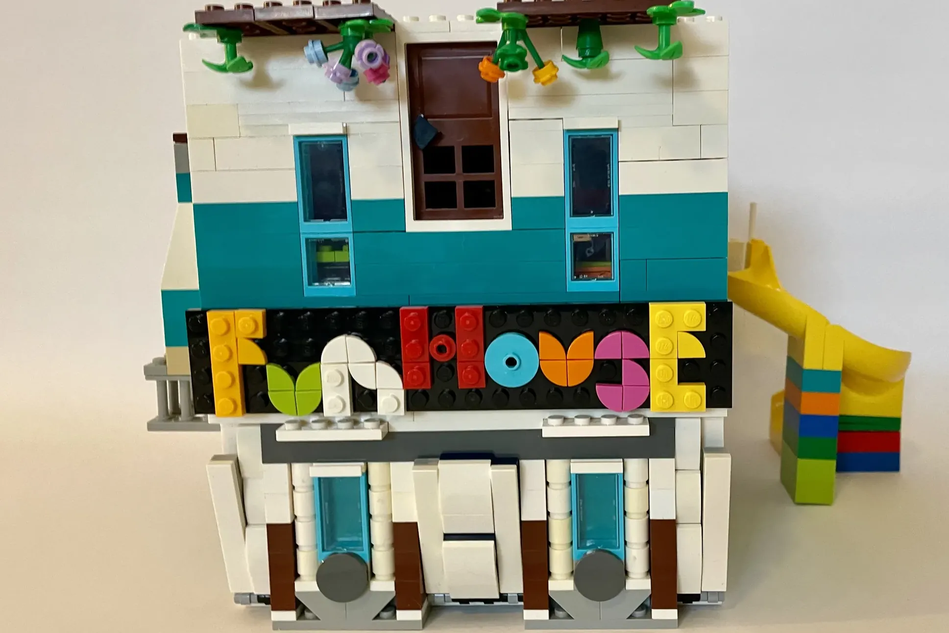 LEGO IDEAS Amusement Park Fun House