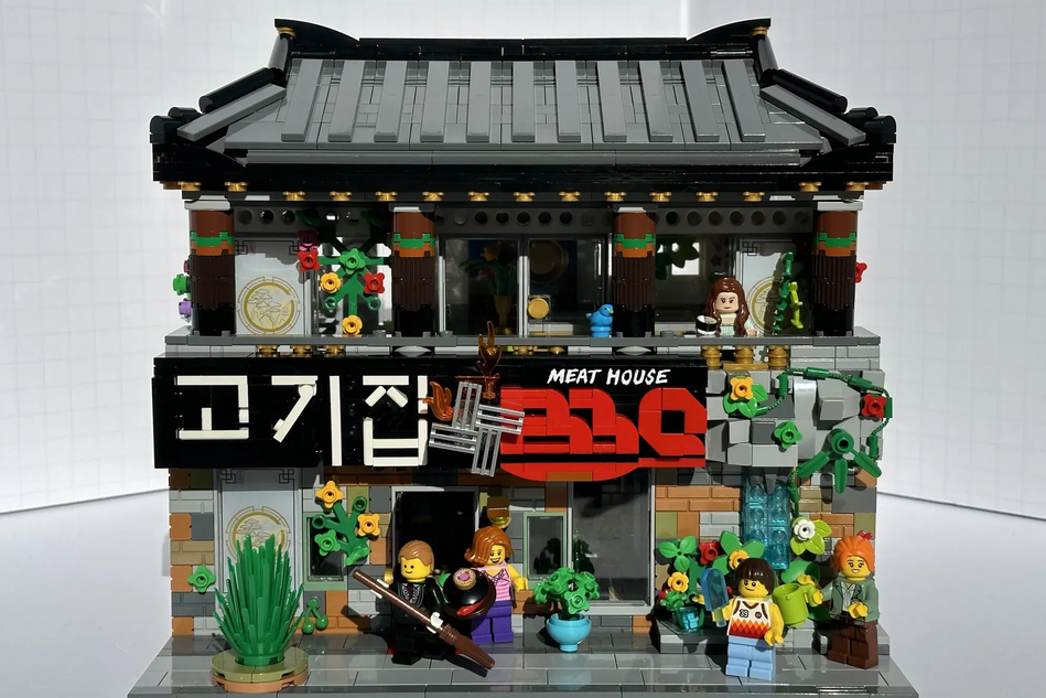 I tried to make an official-looking doors Lego set. What do you