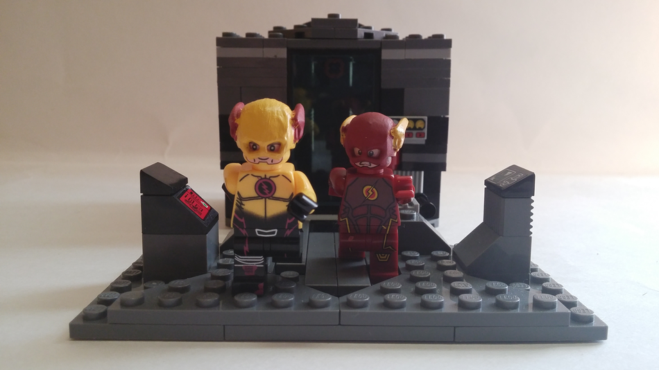 LEGO IDEAS The Flash Particle Accelerator Escape