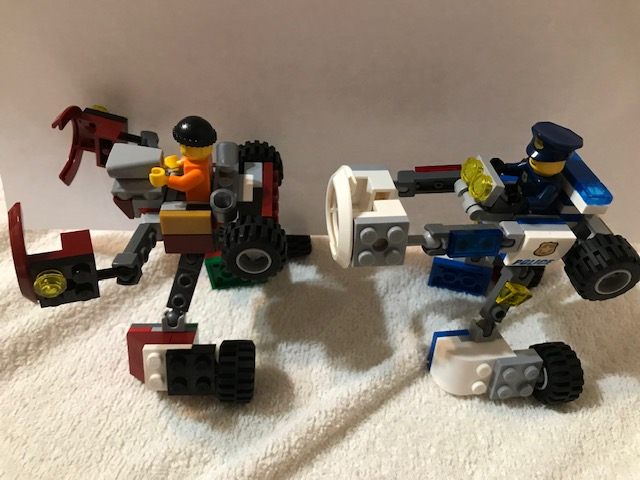 LEGO IDEAS Lego City Police Mech Chase