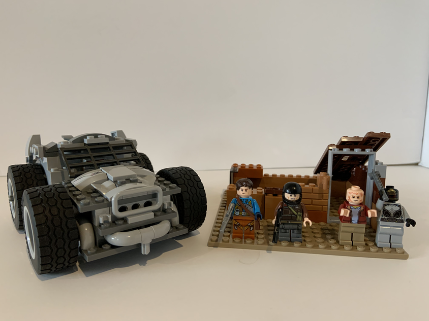 LEGO IDEAS Zombie Apocalypse Recovery Vehicle