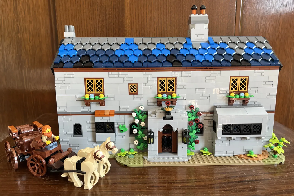 LEGO IDEAS Rose and Crown Inn