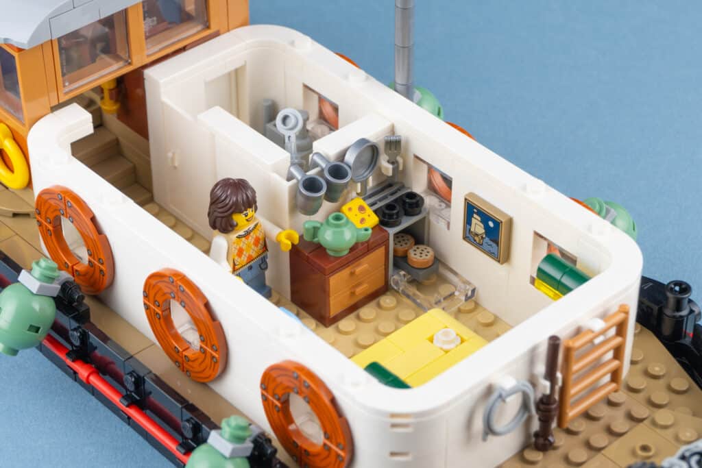 Houseboat best sale lego set