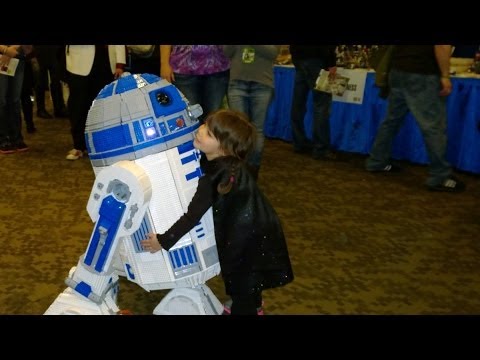 Life size hot sale r2d2 lego