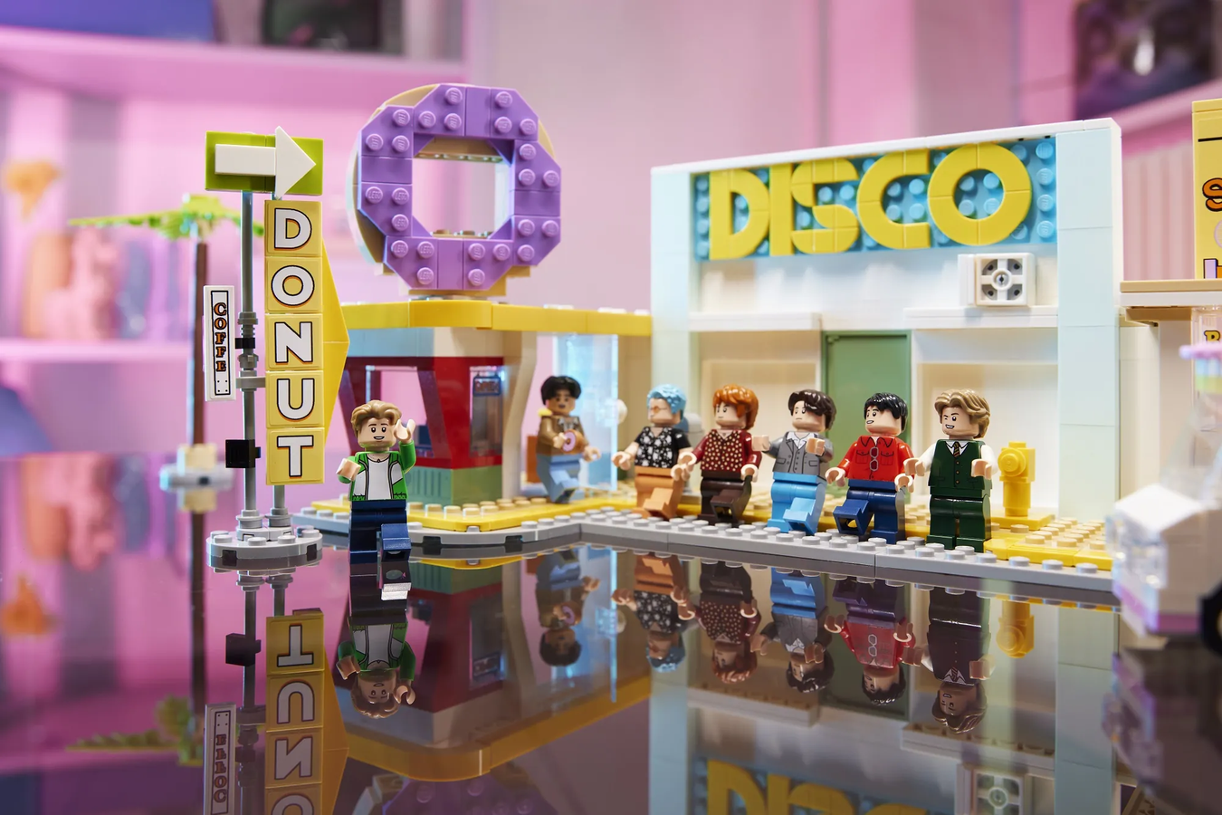 Accendi la tua creatività con il nuovo set LEGO® Ideas BTS Dynamite