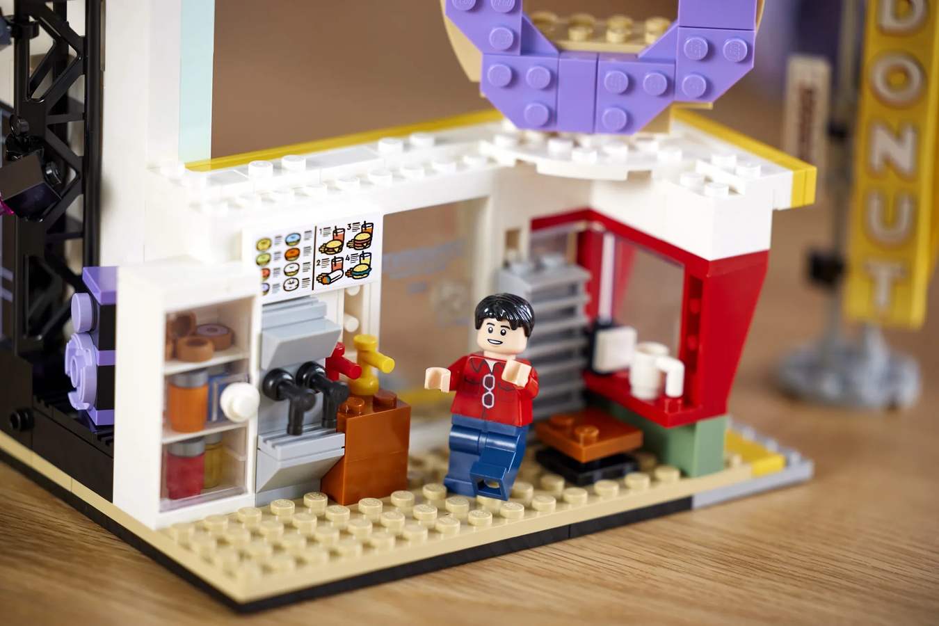 Accendi la tua creatività con il nuovo set LEGO® Ideas BTS Dynamite